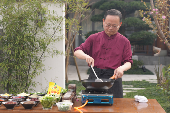 金宮，金宮雞精，金宮味精，金宮火鍋底料，金宮香腸臘肉調(diào)料，金宮小龍蝦調(diào)料，金宮魚(yú)調(diào)料，金宮調(diào)料定制，金宮調(diào)味品定制